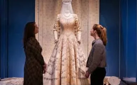 Tim Knox Extends Elizabeth Ii Exhibit to 18 April 2027