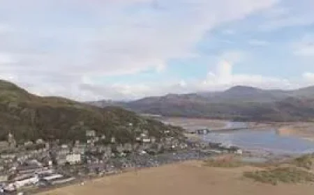 Chris Bell launches murder probe after Barmouth beach death