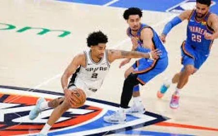 De'Aaron Fox Returns Early as Okc Coach Watches Game 3 Ankle Hit