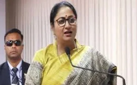Rekha orders one-week repairs at Rohini sub-registrar offices