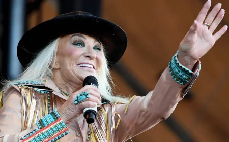 Rhonda Revelle Gets Tanya Tucker Surprise Before Nebraska’s WCWS Open