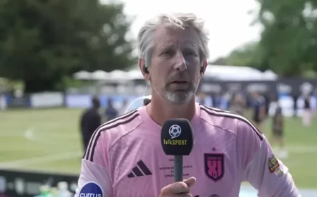 Edwin Van Der Sar backs Michael Carrick to lead Manchester United to 2028