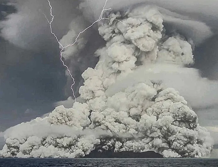 Volcano plume from Hunga Tonga tracked methane cleanup over 10 days
