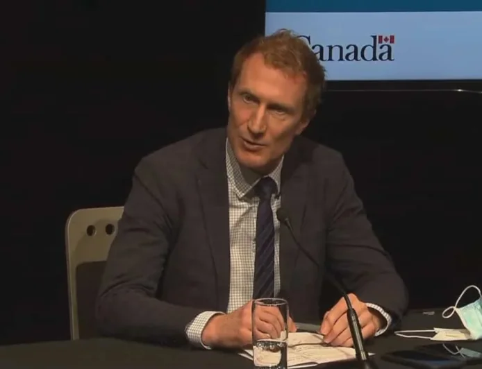 18,8 % des Canadiens adhèrent aux conspirations, selon Radio-canada