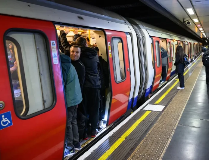 Sadiq Khan urges deal as Tfl Strikes set for May 19