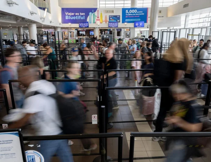 Americans Emigrate 180,000 in 2025 as Renunciations Near 5,000