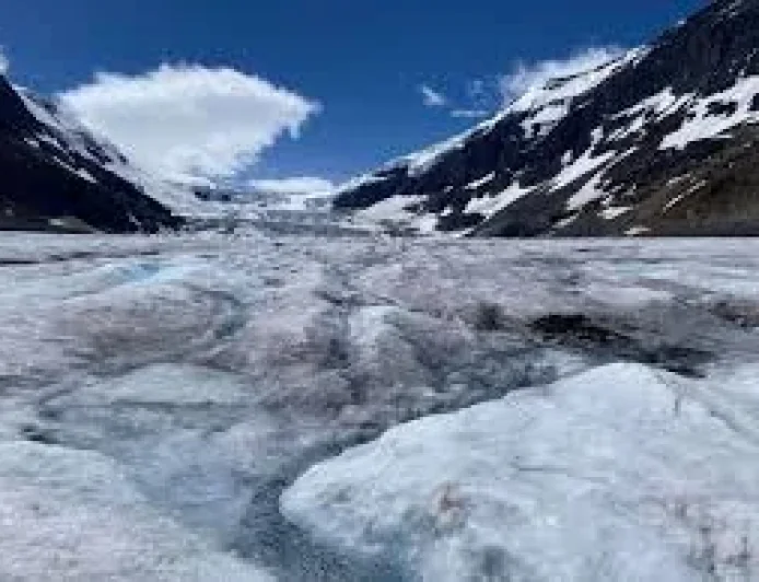 RCMP says 38-year-old dies after Jasper crevasse fall