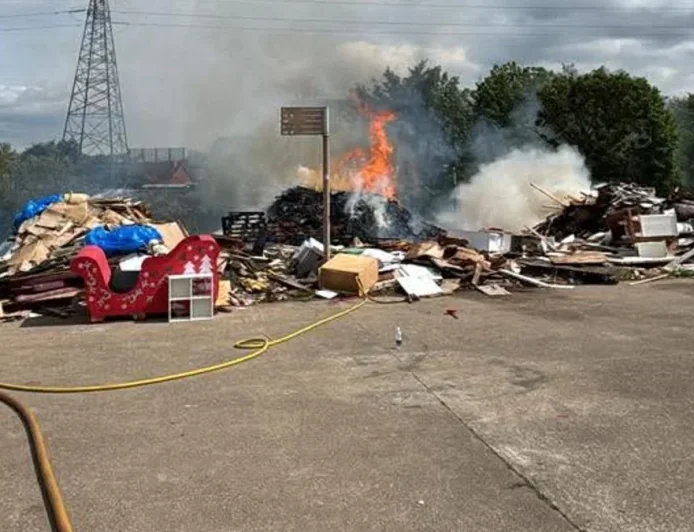 Firefighters tackle 4-appliance Belfast Fire at Flora Street bonfire site