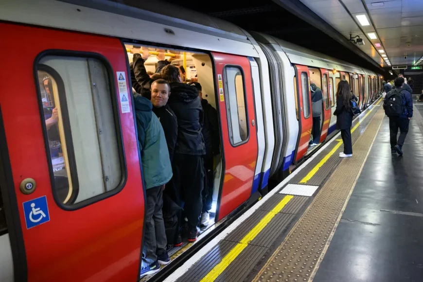 Signal failure suspends Piccadilly Line between Arnos Grove and Hyde Park Corner