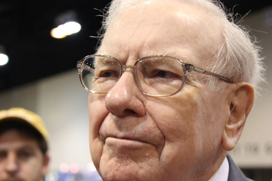 Warren Buffett Cites 2022 Warning Against Betting Long-Term on America