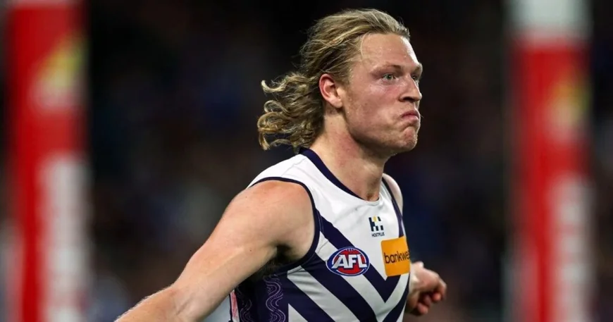 Justin Longmuir Watches Hayden Young Slot Third Major For Fremantle