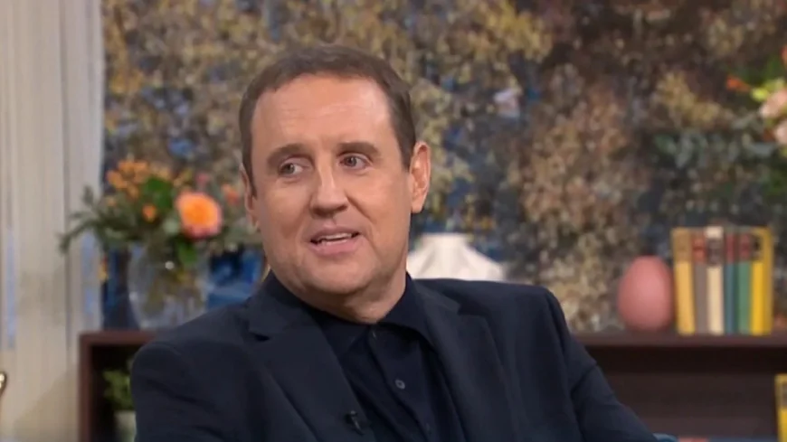 Peter Kay halts Birmingham show after 45 minutes