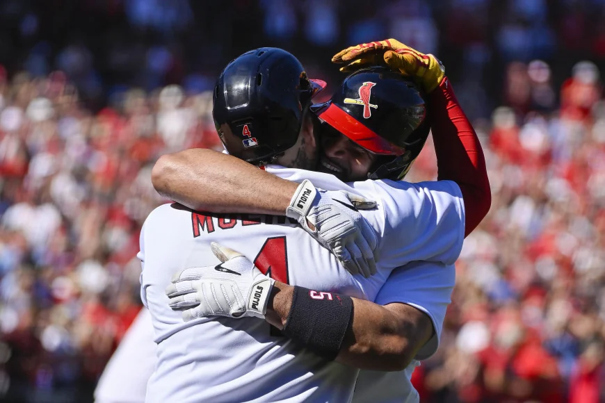 Yadier Molina, Pujols Elected to Cardinals Hall of Fame