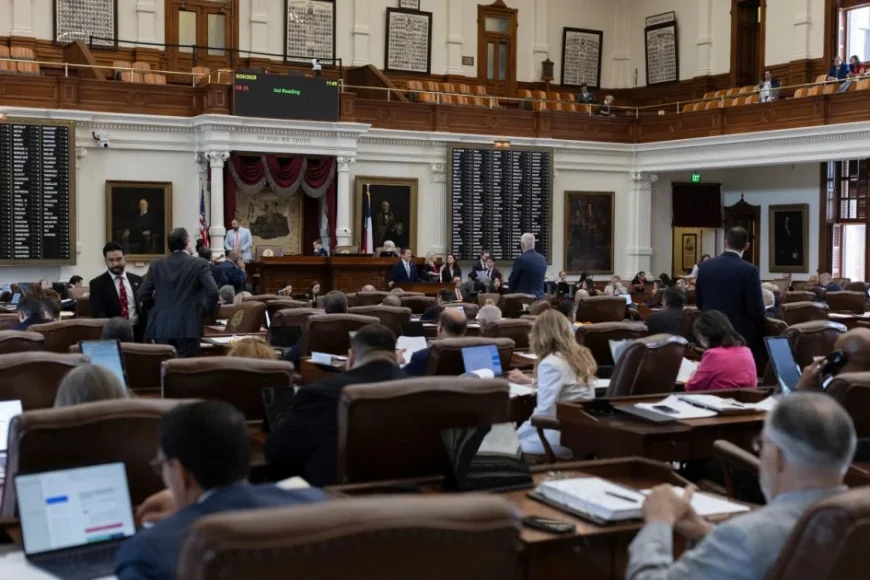 Alito Leads 6–3 Shadow Docket Ruling on Texas Map