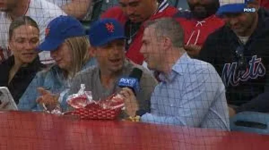 David Wright Gives Angel Stadium Hot Dog 5.5 on Angels Baseball