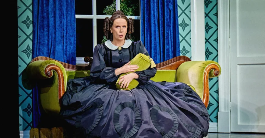 Catherine Tate takes Mary Todd Lincoln in West End run