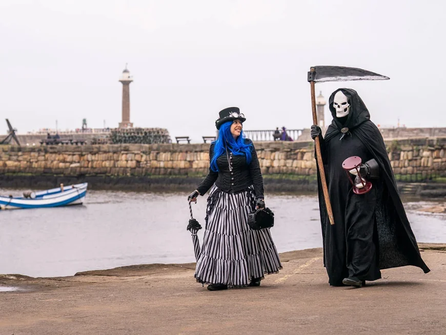 Whitby Swing Bridge closes for four days during Whitby Goth Weekend