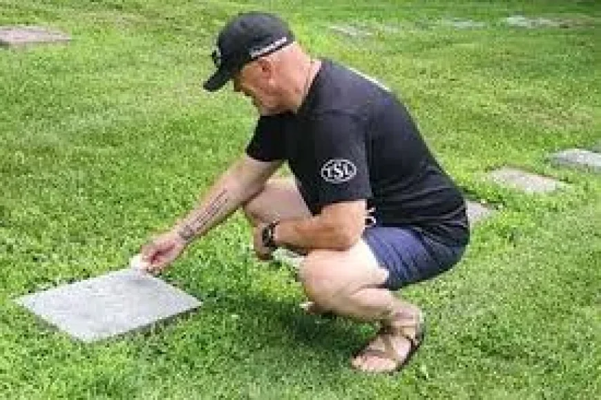 David Bailey Turns Parents’ Ashes Into 40 Parting Stones — People