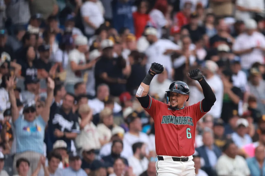 Ildemaro Vargas Ends 27-Game Run as Cubs Standings Watch Tightens