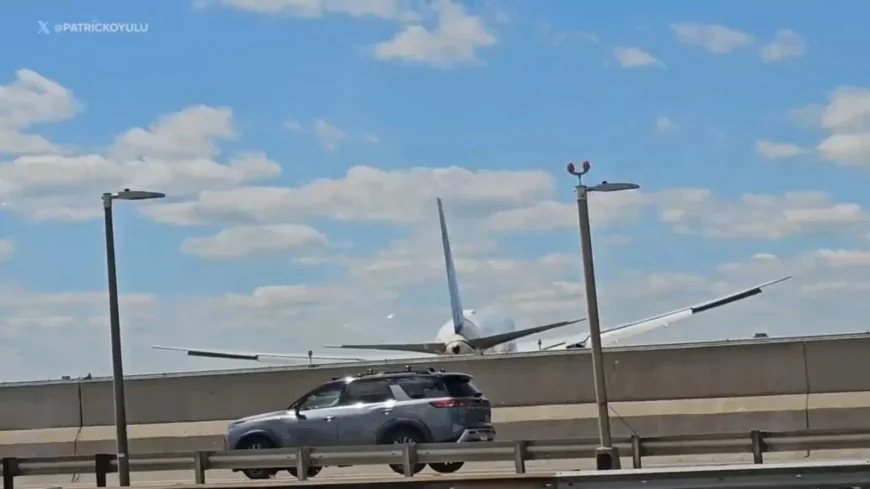 United flight 169 strikes light pole at Newark Airport
