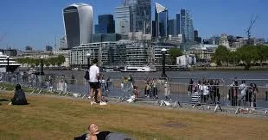 UK weather service sees 11C to 19C Bank Holiday Uk