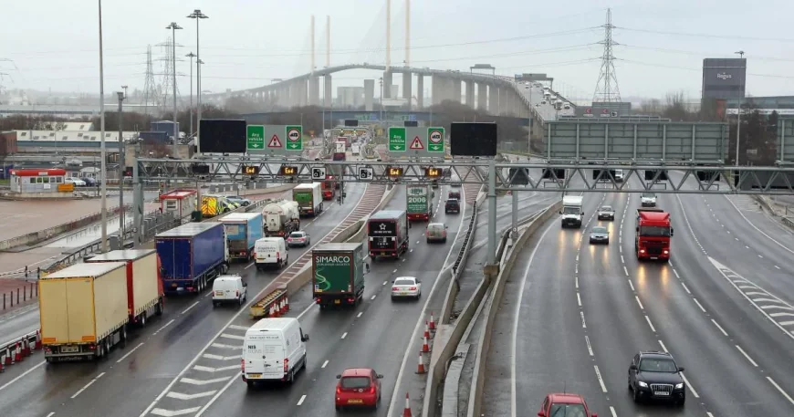Broken down vehicle blocks one lane at Dartford Crossing