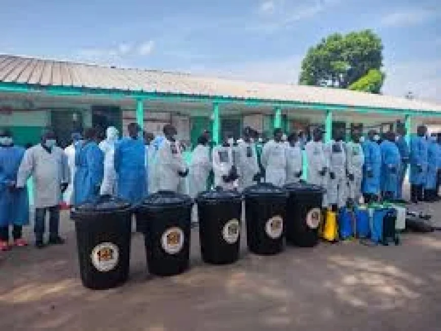 Mondelé équipe trois CSI de Brazzaville en bacs à ordures