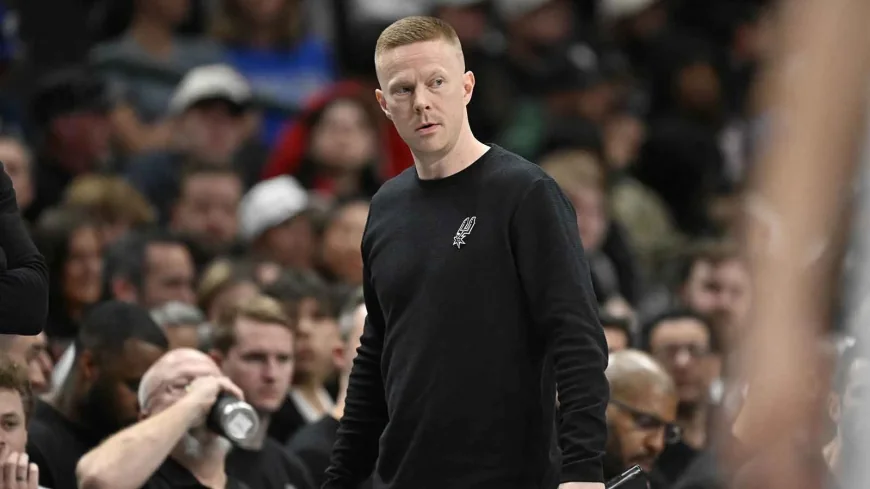 Sean Sweeney Spurs Coach Favorite as Bulls Search Intensifies