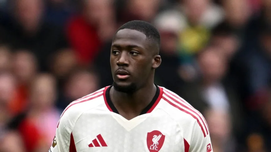 Arne Slot Slams VAR After Liverpool F C Lose 3-2 at Man Utd