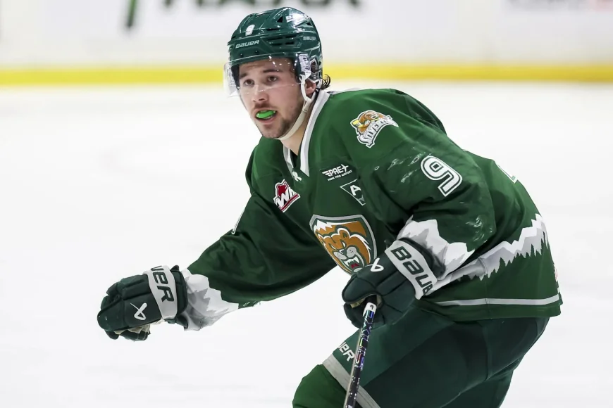 Landon Dupont Earns WHL Player of the Week After 3-Point Run