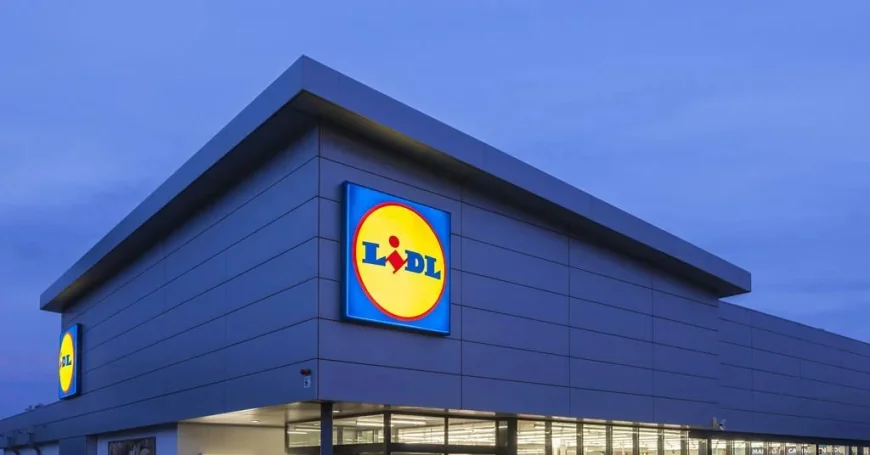 Aldi Lidl flags 8am to 9am quietest shop times over bank holiday