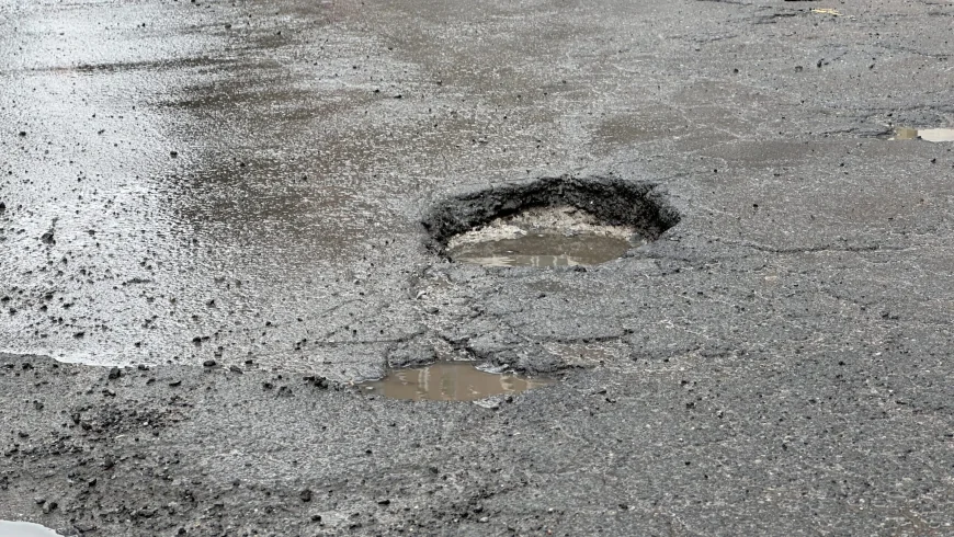 Soraya Martinez Ferrada asks Saad Tekiout to stop 50-dollar pothole repairs