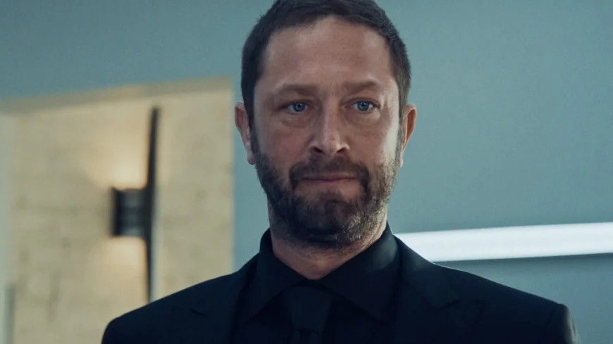 Ebon Moss-Bachrach Resurfaces Gary The Bear With Surprise Flashback Episode