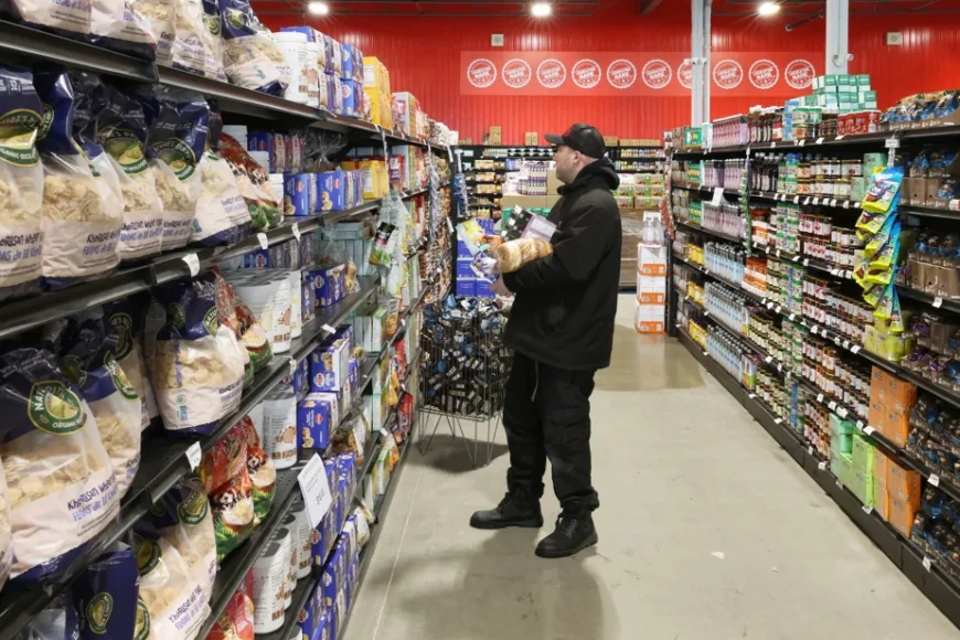 Police, 12th Liquidation Marie Granby opening draws attention