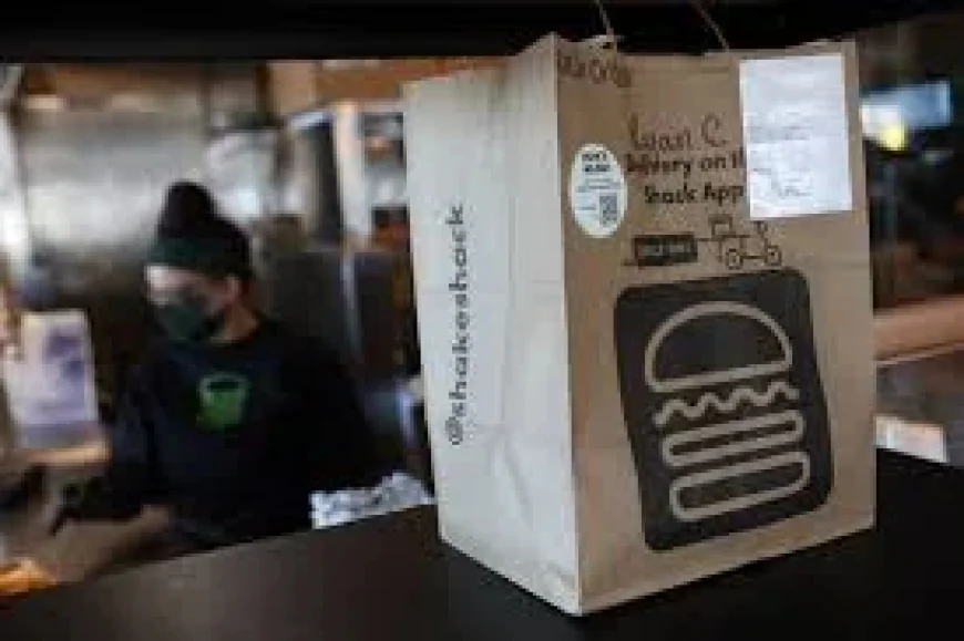 Shake Shack Stock Falls 19.9% After $366.7 Million Revenue Miss