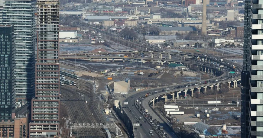 Toronto moves 15-kilometre DVP closure to Friday night — Road Closures Toronto