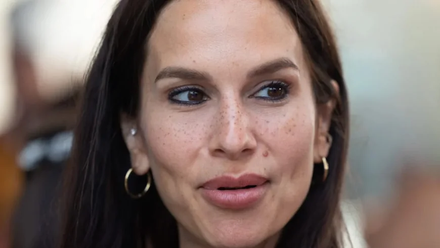 Amélie B Simard says her parents were hospitalized 14 hours apart