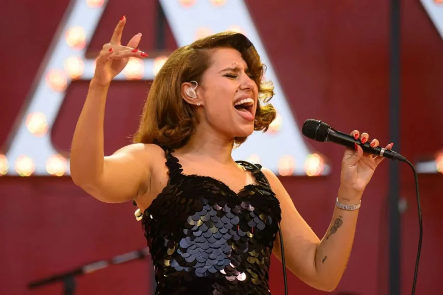 Raye Singer fills Bill Graham Civic with a two-hour Mother’s Day set