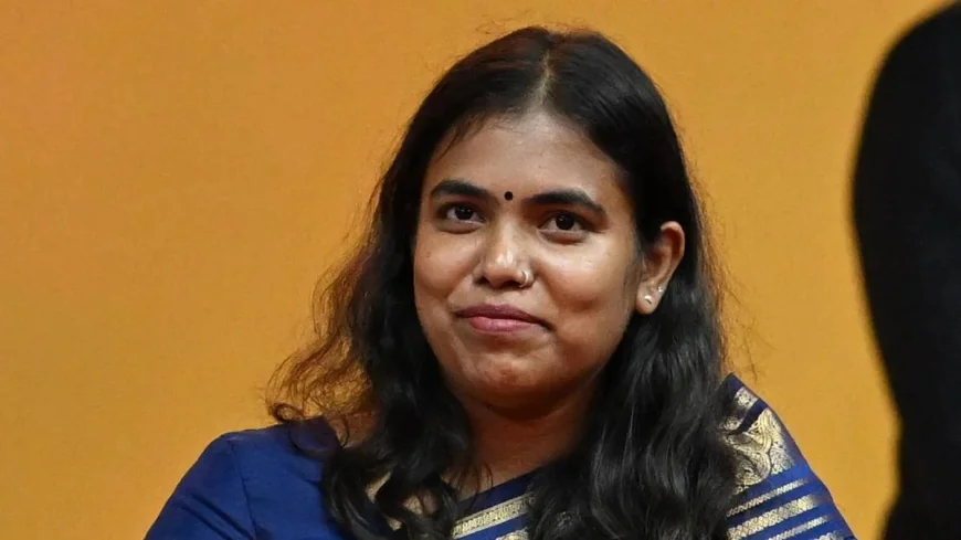 Jcd Prabhakar to oversee oath delay after Keerthana forgets certificate