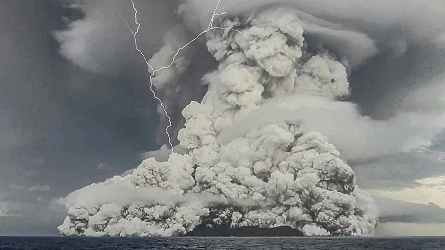 Volcano plume from Hunga Tonga tracked methane cleanup over 10 days