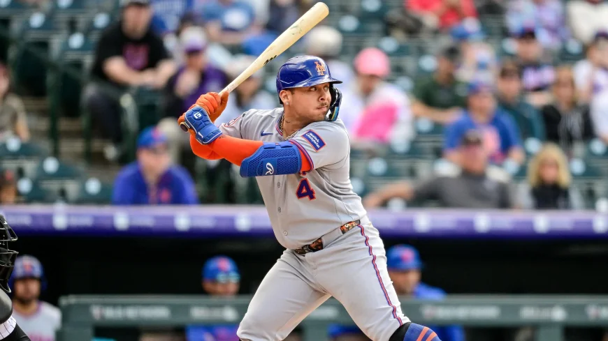Francisco Alvarez exits in 6th with apparent right leg injury