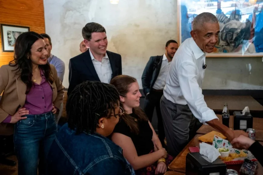 Obama appears with Gina Hinojosa, Talarico at Austin taco stop
