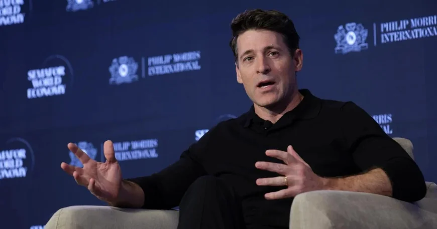 Tony Dokoupil broadcasts from Taipei, 1,070 miles from Beijing — Cbs News