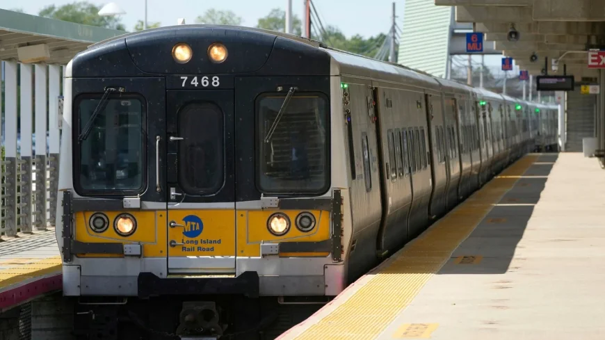 Hochul presses Mta talks as LIRR strike deadline nears