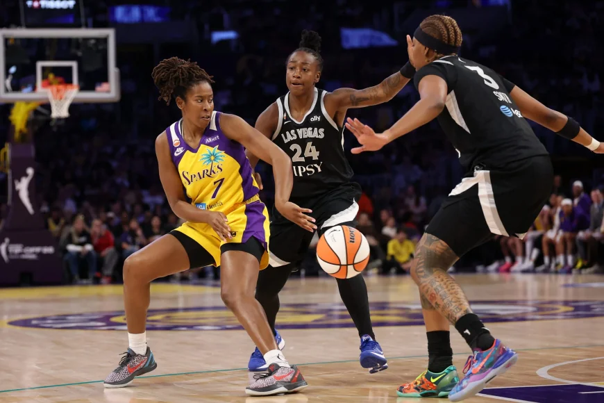 Lisa Leslie Watches Sparks Fall 105-78 to Aces