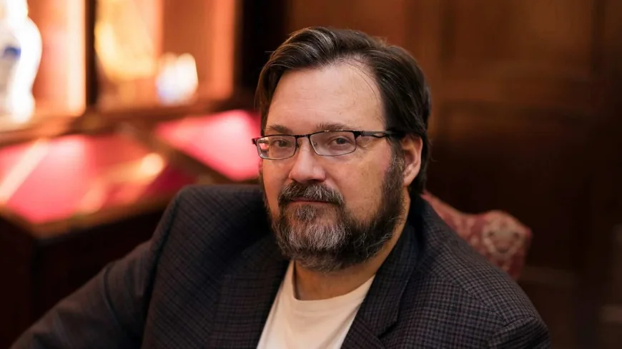 Brandon Sanderson maps Stormlight Archive pilot after Mistborn screenplay