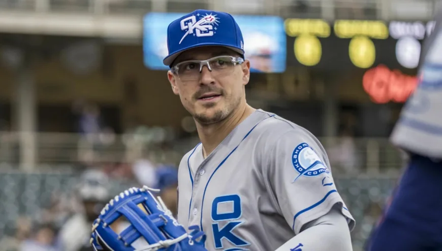 Kike Hernandez Draws 7,976-Strong Ovation at Isotopes Park