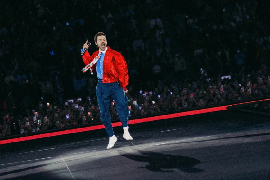 Harry Styles Opens One Direction Comeback Tour to 56,000 in Amsterdam