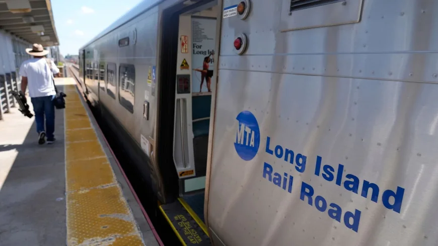 Hochul Pleads With Unions as Long Island Railroad Strike Enters Day 2