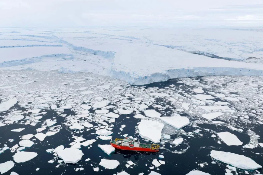 Larter Says Thwaites Ice Shelf Could Detach Suddenly